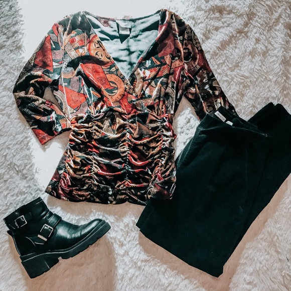 Retro, deep neck velour top - Picture 2 of 7